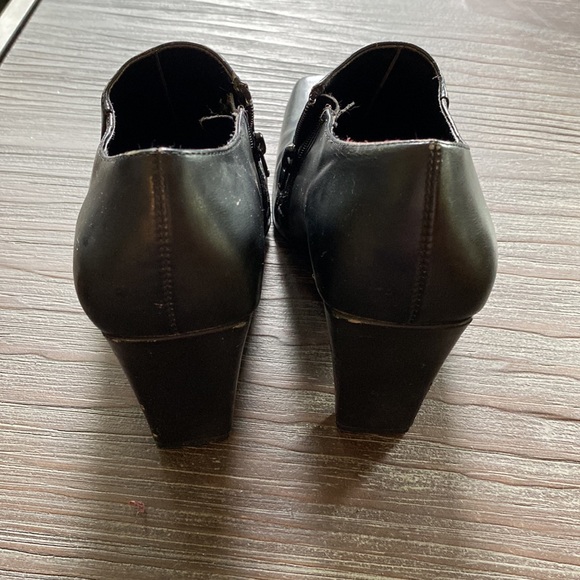 Mootsies Tootsies collection black square toed booties in size 7. - Picture 4 of 9